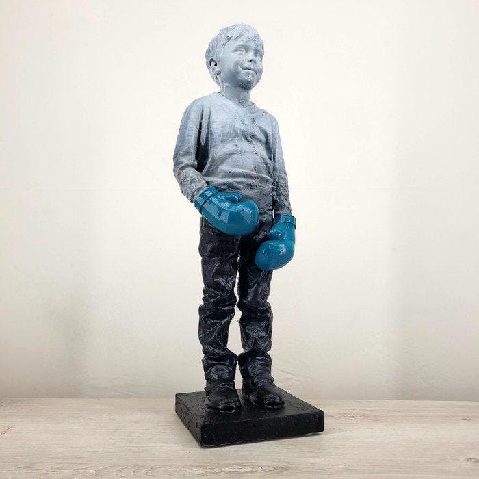 Mark Sugar - Carefree child (Bright blue boxing style 58), Antiquités & Art, Art | Objets design