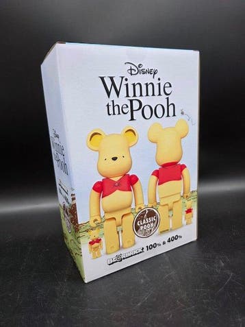 Sculpture, Bearbrick Winnie the Pooh 100% & 400% Set –, Antiek en Kunst