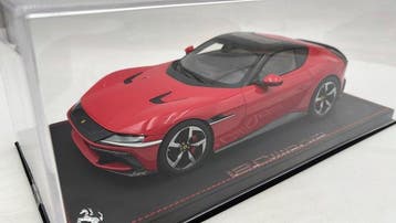 BBR 1:18 - Modelauto - Ferrari 12Cilindri Panoramic Roof