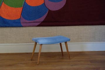 Voetenbank - Hout - Vintage voetenbankje met fraaie slanke, Antiek en Kunst