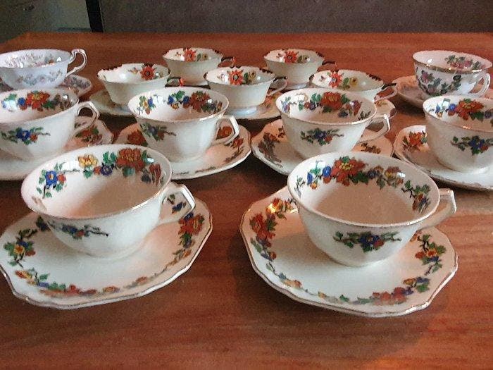 Royal Standard - Kop en schotel (13) - Been, Porselein -, Antiquités & Art, Antiquités | Meubles | Tables