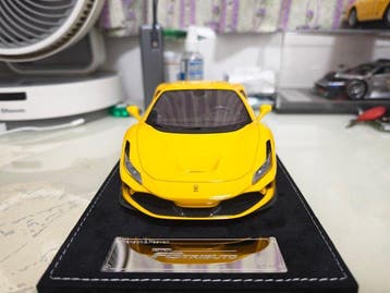 Henson & Heaven 1:18 - Modelauto - Ferrari f8 tributo giallo, Nieuw