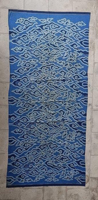 Groot Indonesisch batik-textiel van katoen Indigo – iconisch