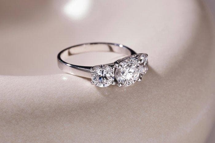 Ring - 14 karaat Witgoud - 4.07ct. tw. Diamant (Lab-grown) -, Bijoux, Sacs & Beauté, Bagues