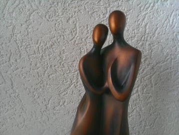 Beeldje - VERLIEFD KOPPEL - Resin/Brons gepatineerd
