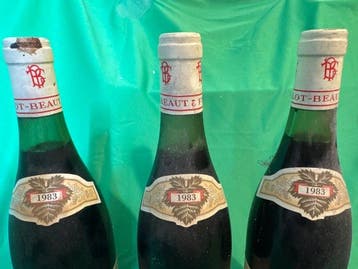 1983 Domaine Tollot-Beaut & Fils - Aloxe-Corton - 3 Flessen, Nieuw