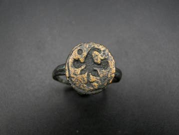 Viking period: beautiful bronze Viking ring with a flying