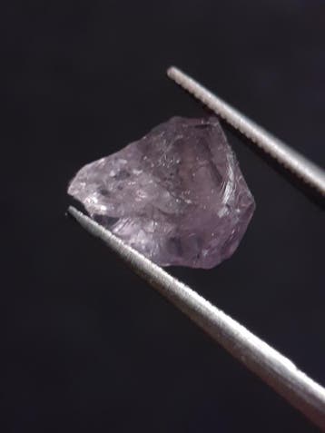 Natural light violet Scapolite - 1.734 ct - rough gemstone, Verzenden, Nieuw