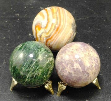 Genezende stenen, lapis lazuli, nefriet, calciet, aragoniet,