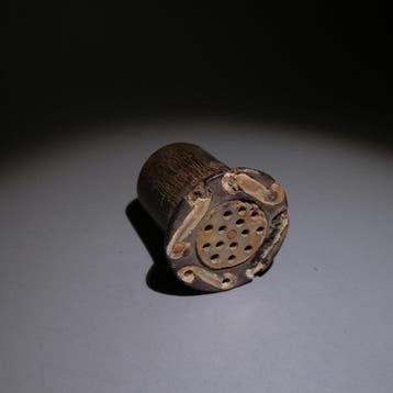 Huari, Peru Hout, parelmoer, Tamba - Oorbel. 3,1 cm Ø. 700 -