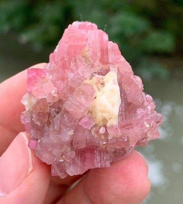 Toermalijn zonder minimumprijs; alle rondom kristallen;, Verzamelen, Mineralen en Fossielen
