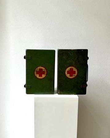 DDR Verbandskasten - Medicijnkastje (2) - Metaal - Nationale, Antiek en Kunst