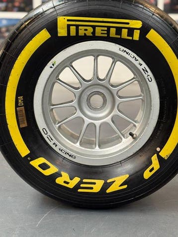 Pneu complet sur la roue - Pirelli - O.Z *No Reserve* -