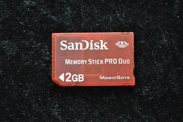 Memory Stick Pro Duo 2 GB PSP Scan Disk Rood, Verzenden