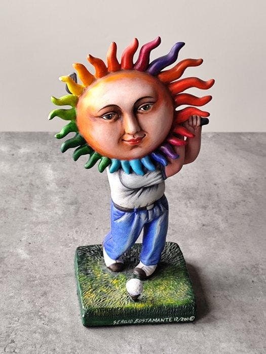 Sergio Bustamante (1949) - sculptuur, Sun playing golf -, Antiek en Kunst, Antiek | Overige Antiek