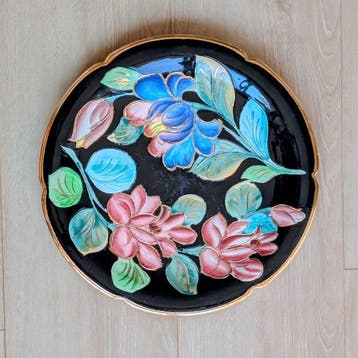 Vallauris - monogramme dartiste peint en noir - Wandbord -