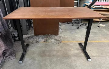 zit/sta bureau 160x80 64-110cm hoog (laatste stuk), Huis en Inrichting, Bureaus, Ophalen, Zit-sta bureau, Gebruikt, Hout