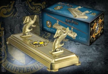 Harry Potter Toverstaf Stand Hufflepuff 20 cm, Verzamelen, Harry Potter, Ophalen of Verzenden, Nieuw
