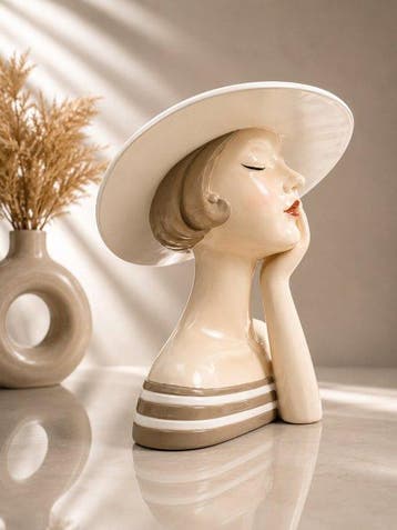 Buste, Elegant Art Deco Damesbeeld met Hoed – Boutique Hotel