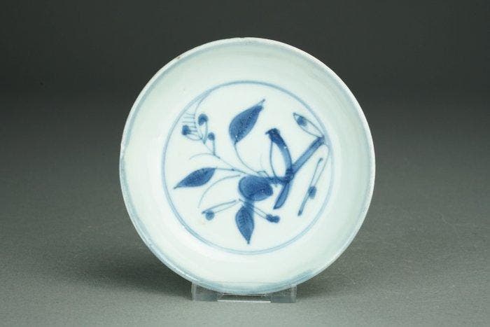 Dish - Porselein - Bird on Branch - China - Jiajing, Antiek en Kunst, Antiek | Overige Antiek