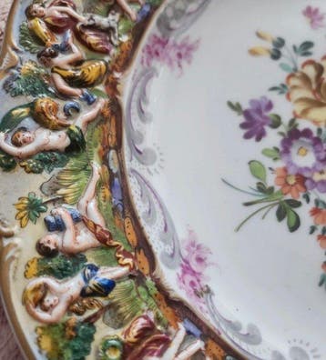 Capodimonte - Bord - Porselein - figuren en bloemmotieven, Antiek en Kunst