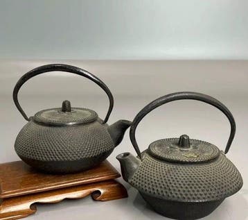 Bouilloire (2) - Paire de théières japonaises en fonte