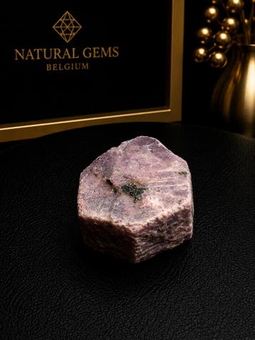 Natural Rough Pink Ruby Hexagonal Crystal with Mineral Inclu, Verzenden, Nieuw
