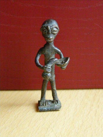 GOUDGEWICHT - MAN MET KRUIT HOORN EN BAKJE - 27,2 gram -, Antiek en Kunst