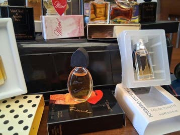 Collection thématique - Collection de 64 parfums miniatures,