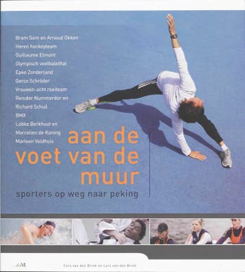 Aan de voet van de muur 9789080914667 L. van den Brink, Verzenden, Gelezen, L. van den Brink