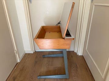 Bureau - Hout, Staal - Een vintage schoolbank