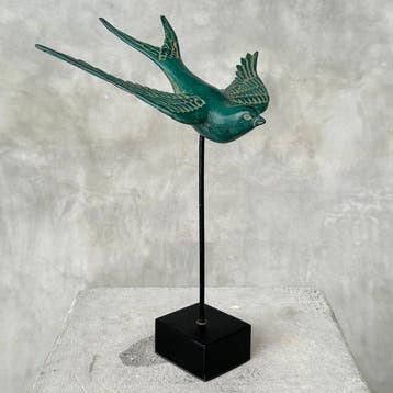 sculptuur, NO RESERVE PRICE - Swallow Fly Down on Stand - 25