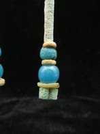 Égypte ancienne Boucles doreilles en verre et faïence,