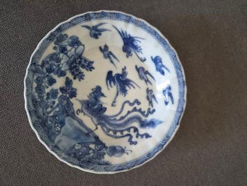 Oude schotel van Chinese porselein, blauw-wit, met