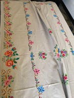 Nappe - 236 cm - 124 cm - broderie à la main