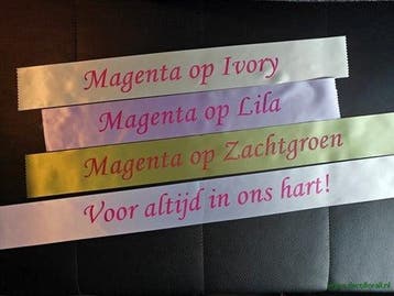 Bedrukt lint Wit met Magenta opdruk 70 mm 80 cm