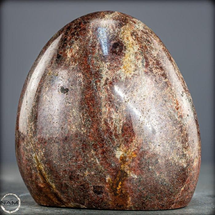 Natuurlijke granaat, vrije vorm – krachtig kleurenspel in, Verzamelen, Mineralen en Fossielen