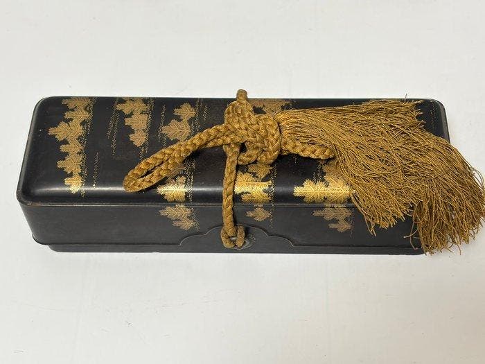 Fubako - Doos - Verfijnde antieke houten Fubako met gouden, Antiek en Kunst, Antiek | Overige Antiek