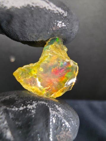 8.55ct Crystal Opal Specimen Ruw- 1.71 g