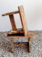 Stoel - Hout - Twee krukken.