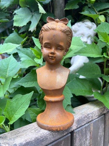 Decoratief ornament - Europa - Gietijzeren meisje-buste