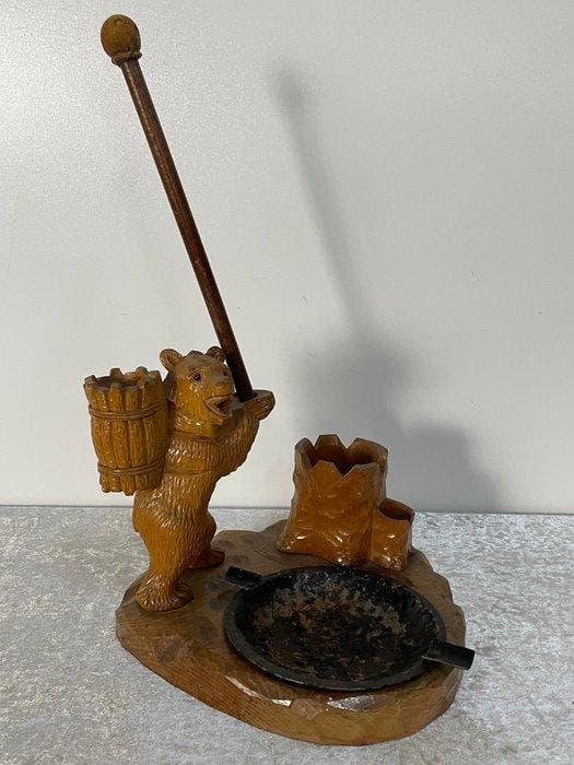 Ges Gesch - Sculpture, Zwarte Woud Beer met Rugzak - 36 cm -, Antiek en Kunst, Curiosa en Brocante