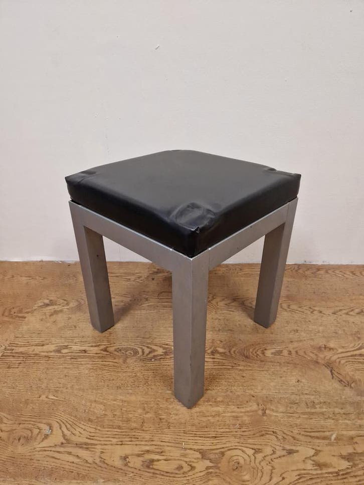 Gebruikte ( bijzet ) Kruk K752- Vintage/Café, Huis en Inrichting, Barkrukken, Ophalen