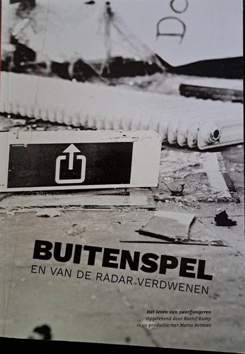 Buitenspel en van de radar verdwenen 9789082558104, Verzenden, Zo goed als nieuw, Roelof Rump