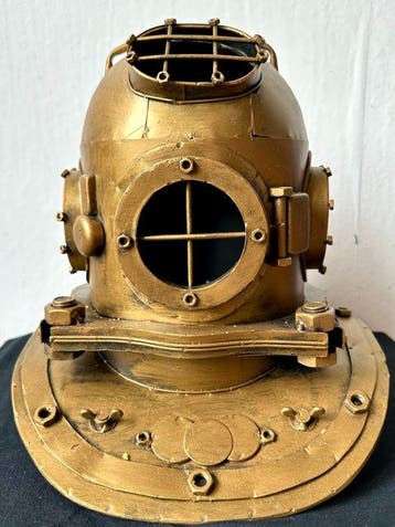 Helm - No reserve-Grote decoratieve bronskleurige