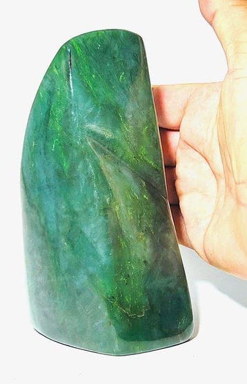AAA nefrietjade vrijvorm – Diepgroene natuurlijke edelsteen