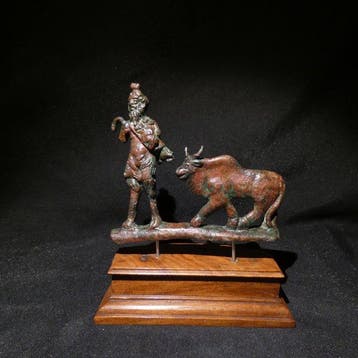 Oud-Romeins Brons Beeld van de god Pan/Faunus met stier. 13