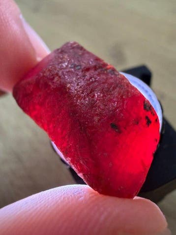 Rubis Gemme. Éblouissant rubis pigeon-blood de 62 ct issu de