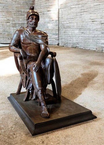 sculptuur, Guerriero seduto o divinità seduta - 136 cm -