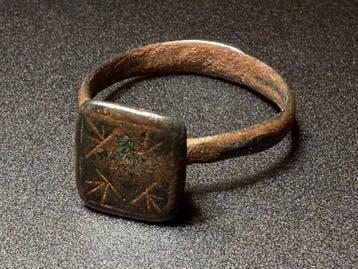 Middeleeuwen, kruisvaardersperiode Brons Interessante ring